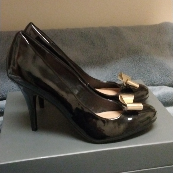 LC Lauren Conrad Patent Leather, metal Bow Heels, size 9 - Picture 2 of 7